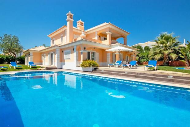 Border Telegraph: Fantastic villa with heatable swimming pool, air-con, free wifi - Algarve, Portugal. Credit: Vrbo
